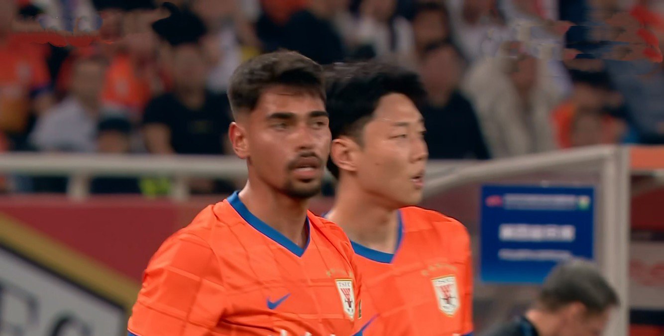 黑白直播网-关于冰岛队中场策应带动比赛！带领球队获胜的信息