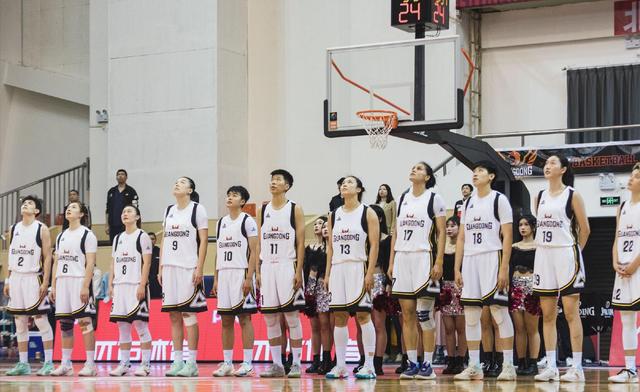 篮球联赛中一支新队伍崭露头角 篮球联赛中一支新队伍崭露头角