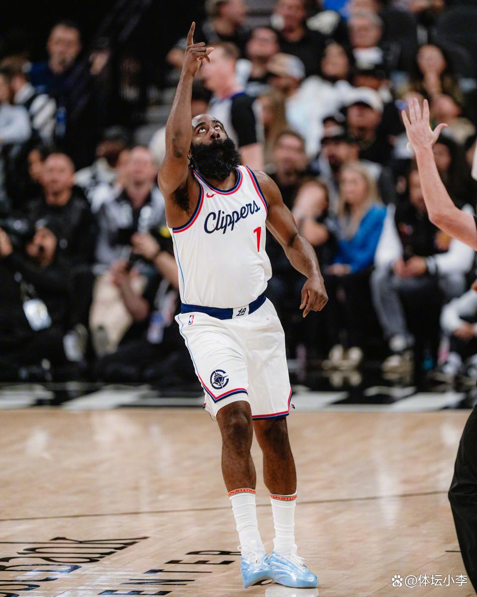 快船击败猛龙获胜,莱昂纳德独揽分 快船击败猛龙获胜,莱昂纳德独揽分