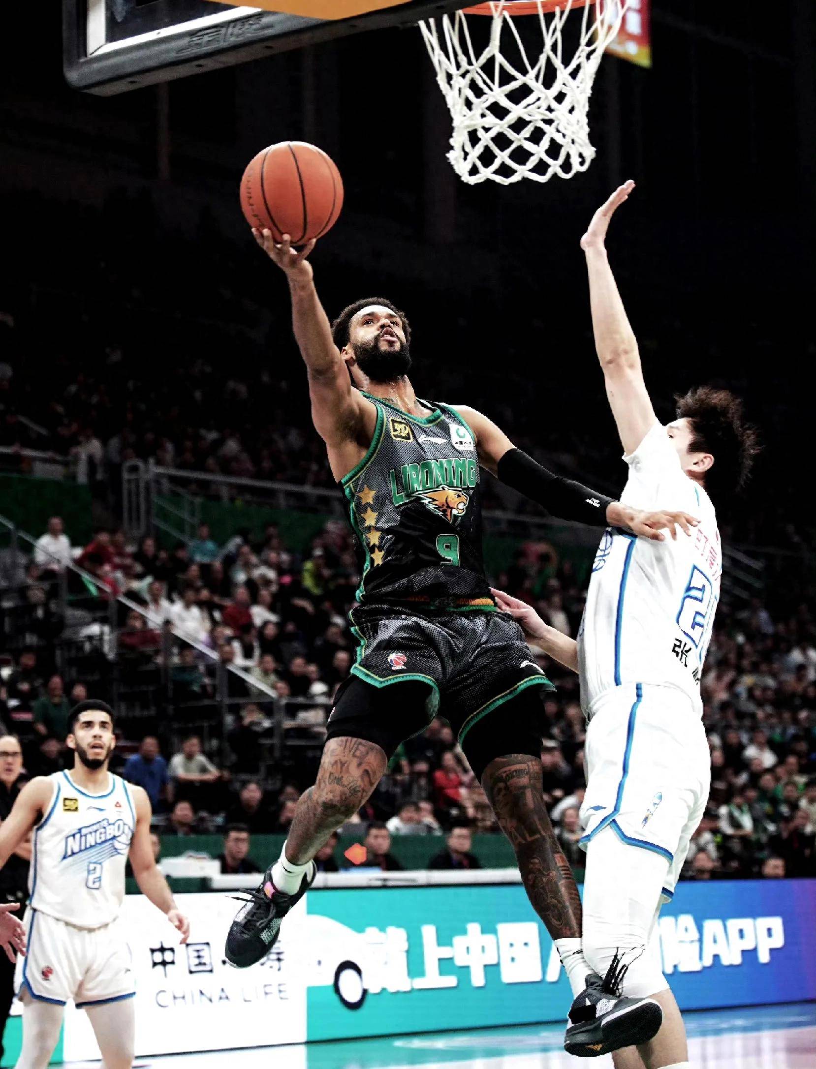 黑白直播nba-辽宁男篮外线火力全开，惊险赢得比赛