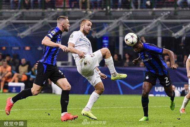 黑白直播免费体育直播-包含欧国联比赛上演一幕幕惊心动魄的绝杀战术的词条