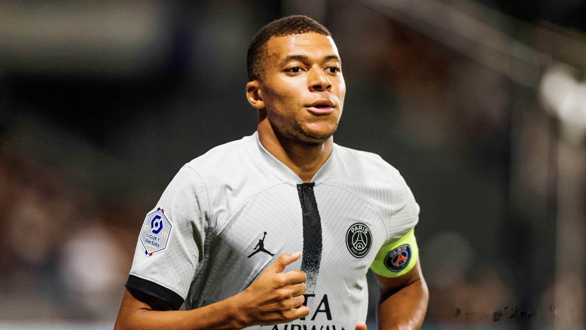 昨日焦点：姆巴佩击败，争议判罚