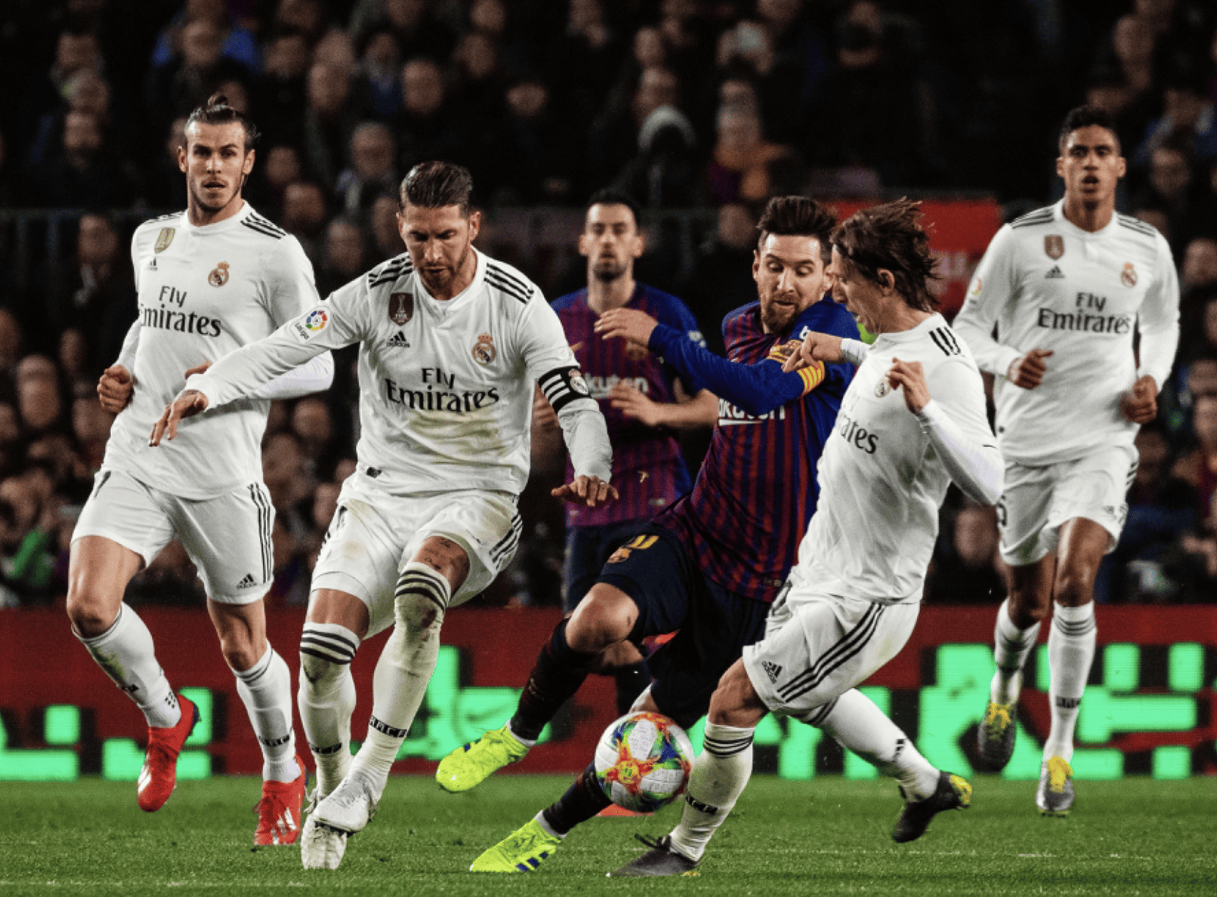 黑白直播体育-皇马精彩回放登上热搜，欧冠决胜瞬间燃爆