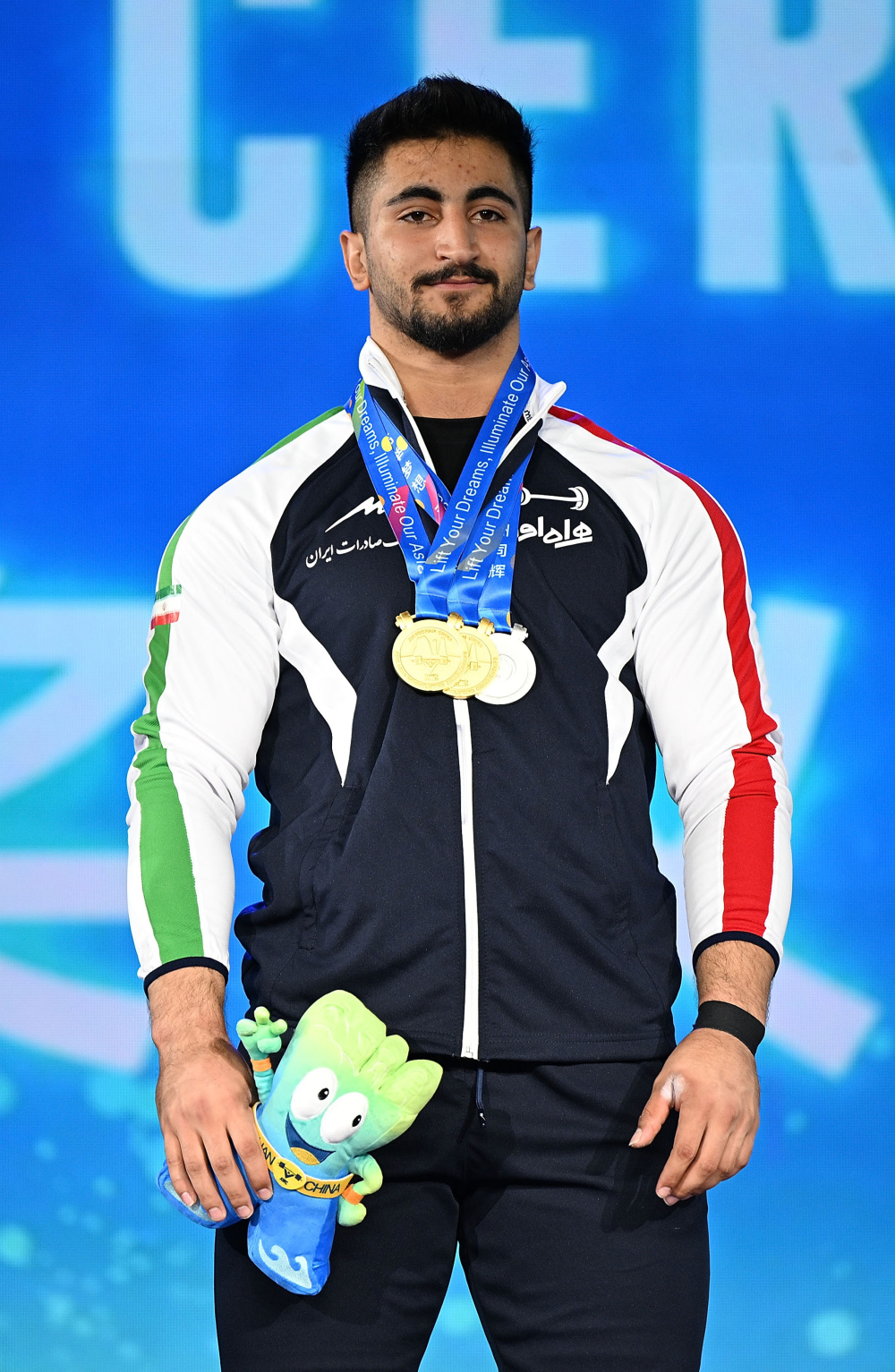 圭亚那选手在举重比赛中战胜强手,取得胜利 圭亚那选手在举重比赛中战胜强手,取得胜利