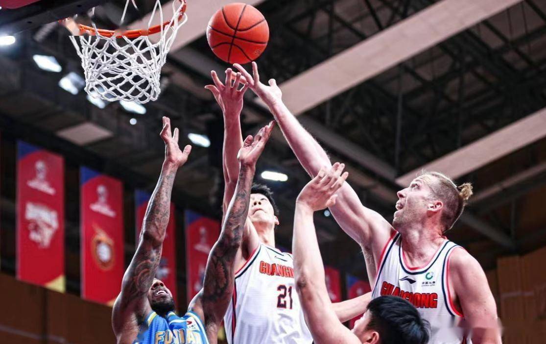 广东宏远队再度取胜，主场气势如虹展现出强大实力的简单介绍