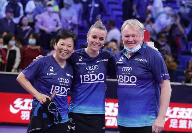 黑白直播免费体育直播-卢森堡运动员打破纪录，登上领奖台