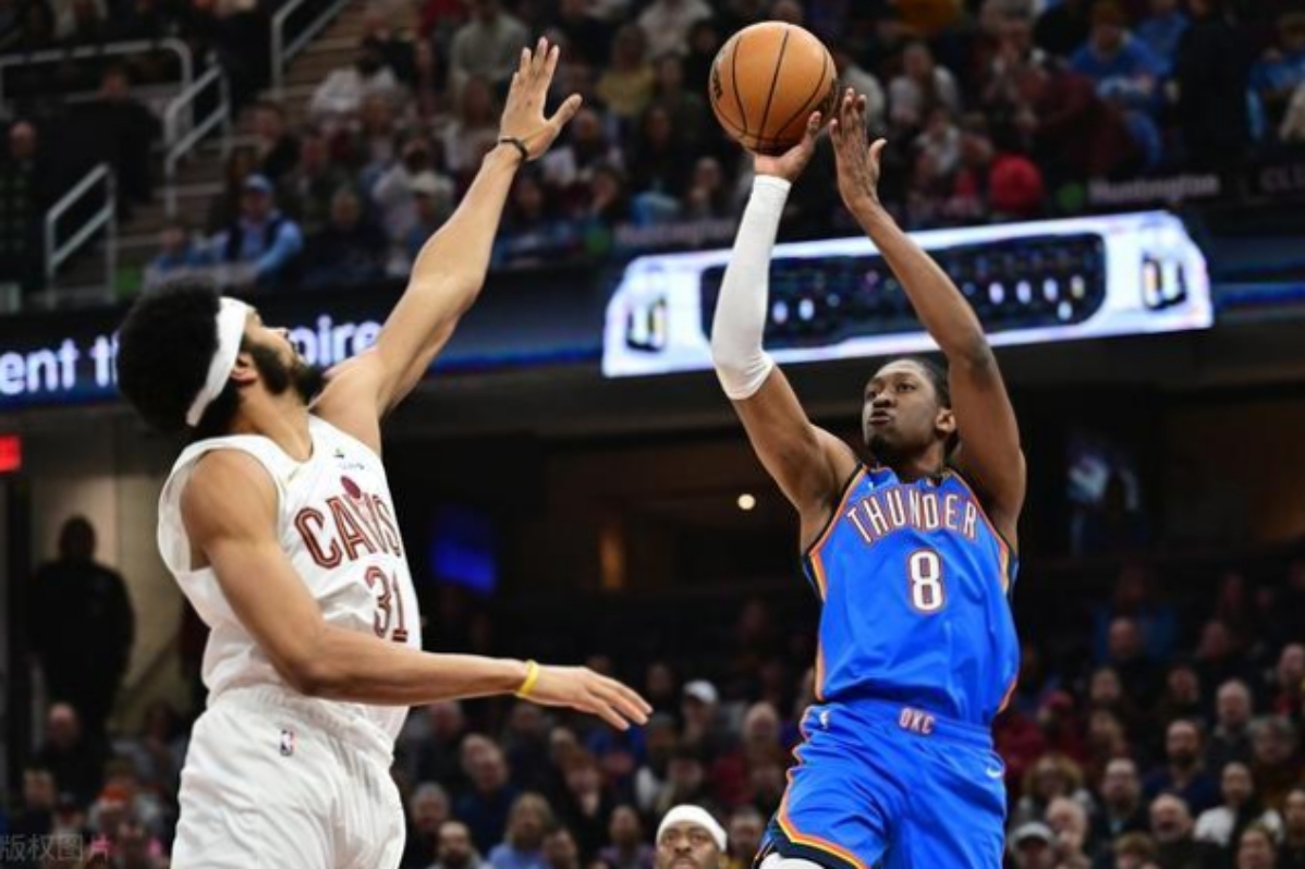 黑白直播nba-骑士主场击败雷霆取得连胜