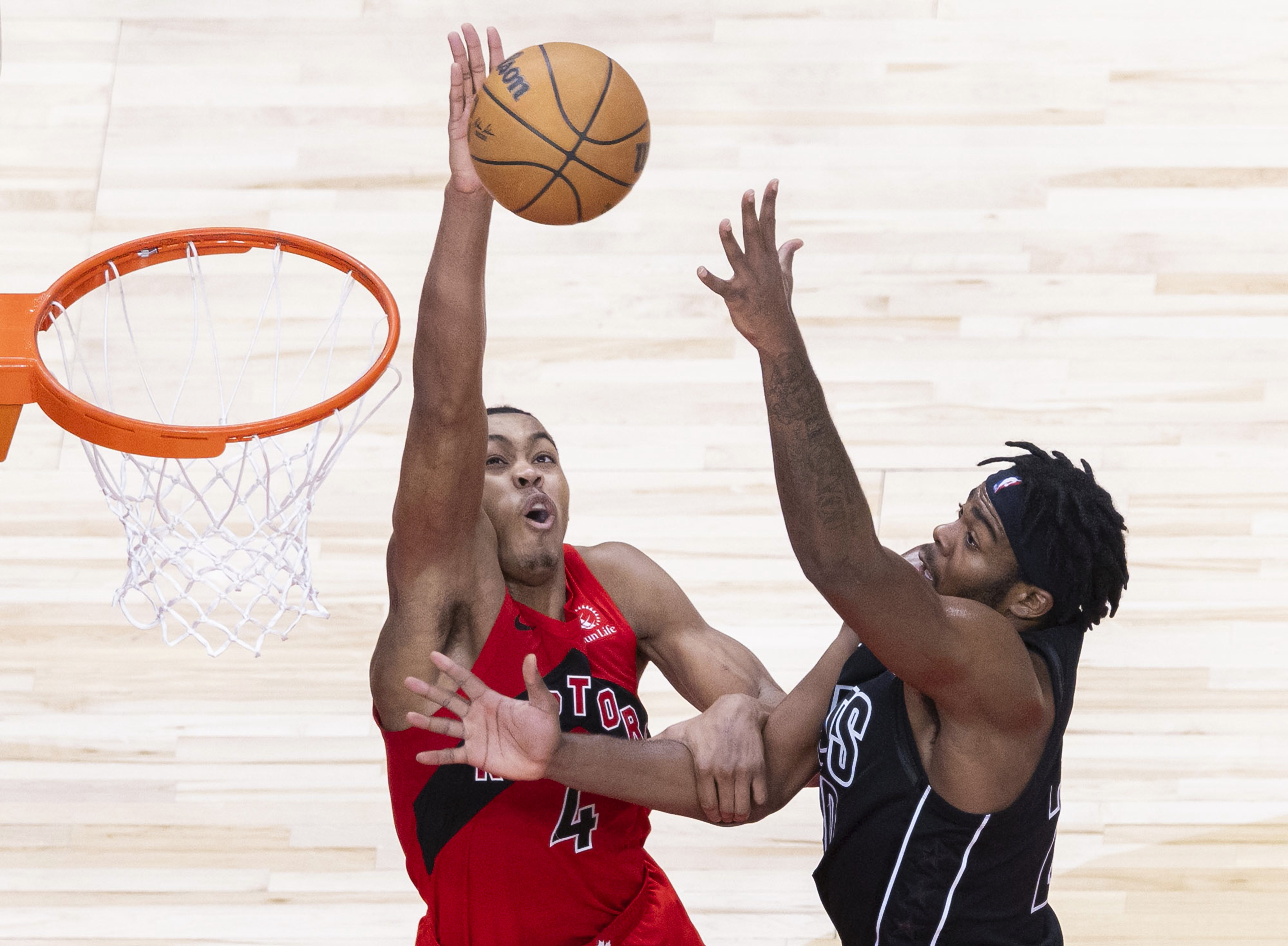 猛龙击败掘金取得关键胜利 猛龙击败掘金取得关键胜利