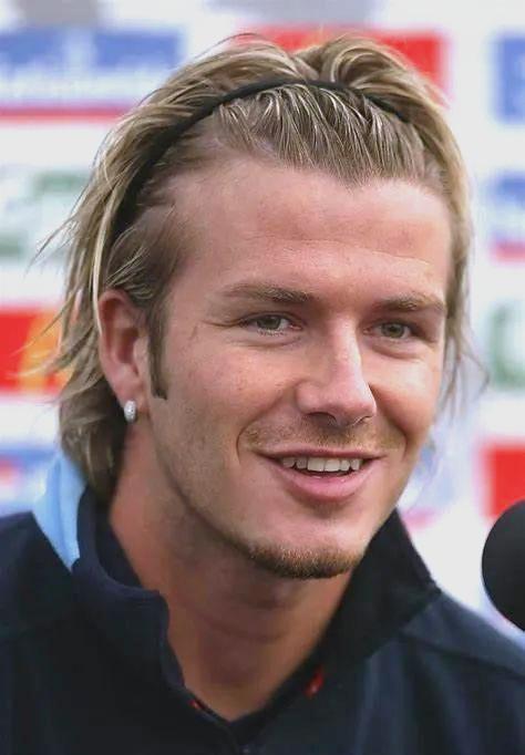 足球界新星崭露头角，被誉为未来之星