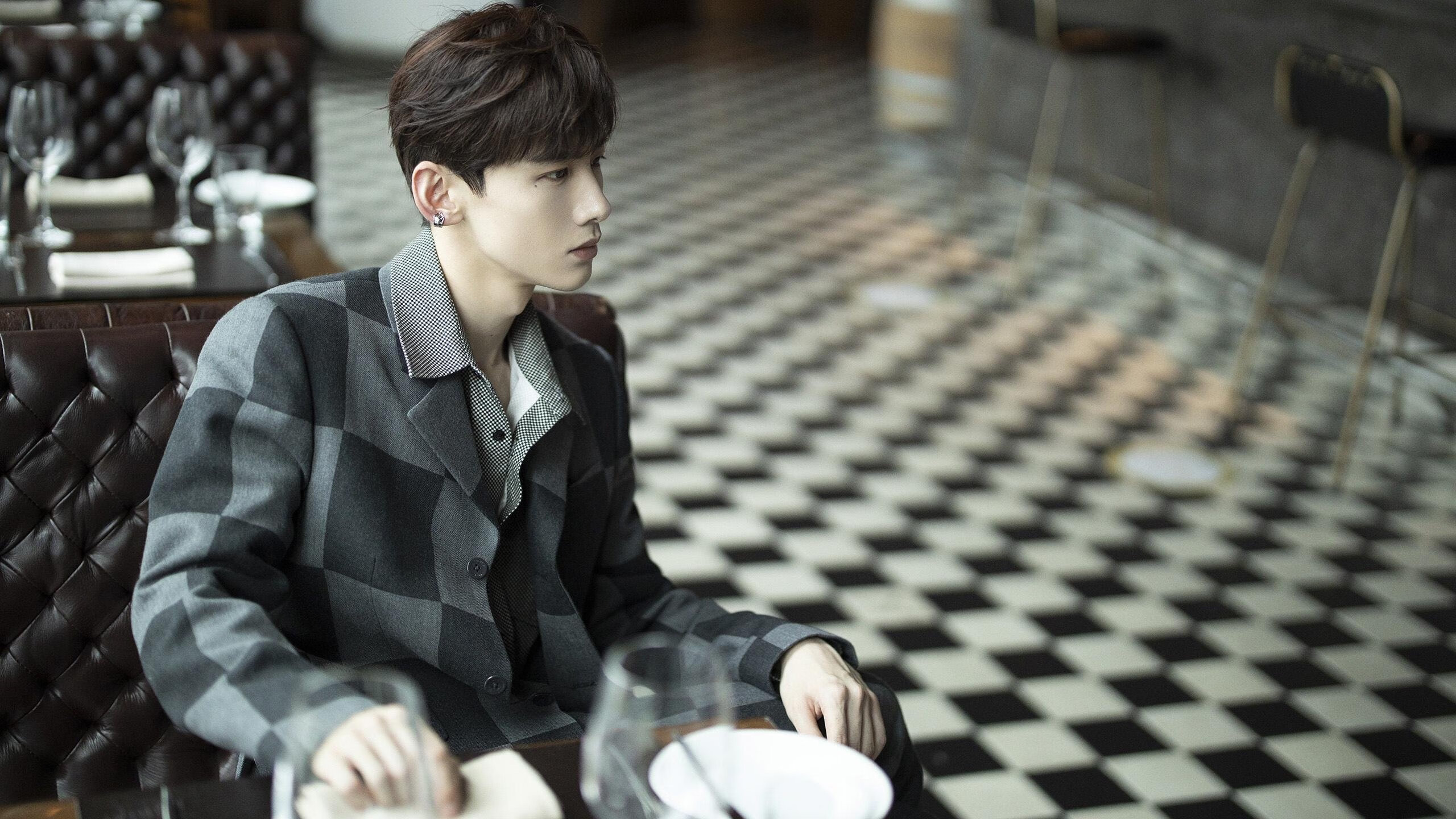 新疆队对阵雷霆，布克统治级数据引爆跨联盟对决