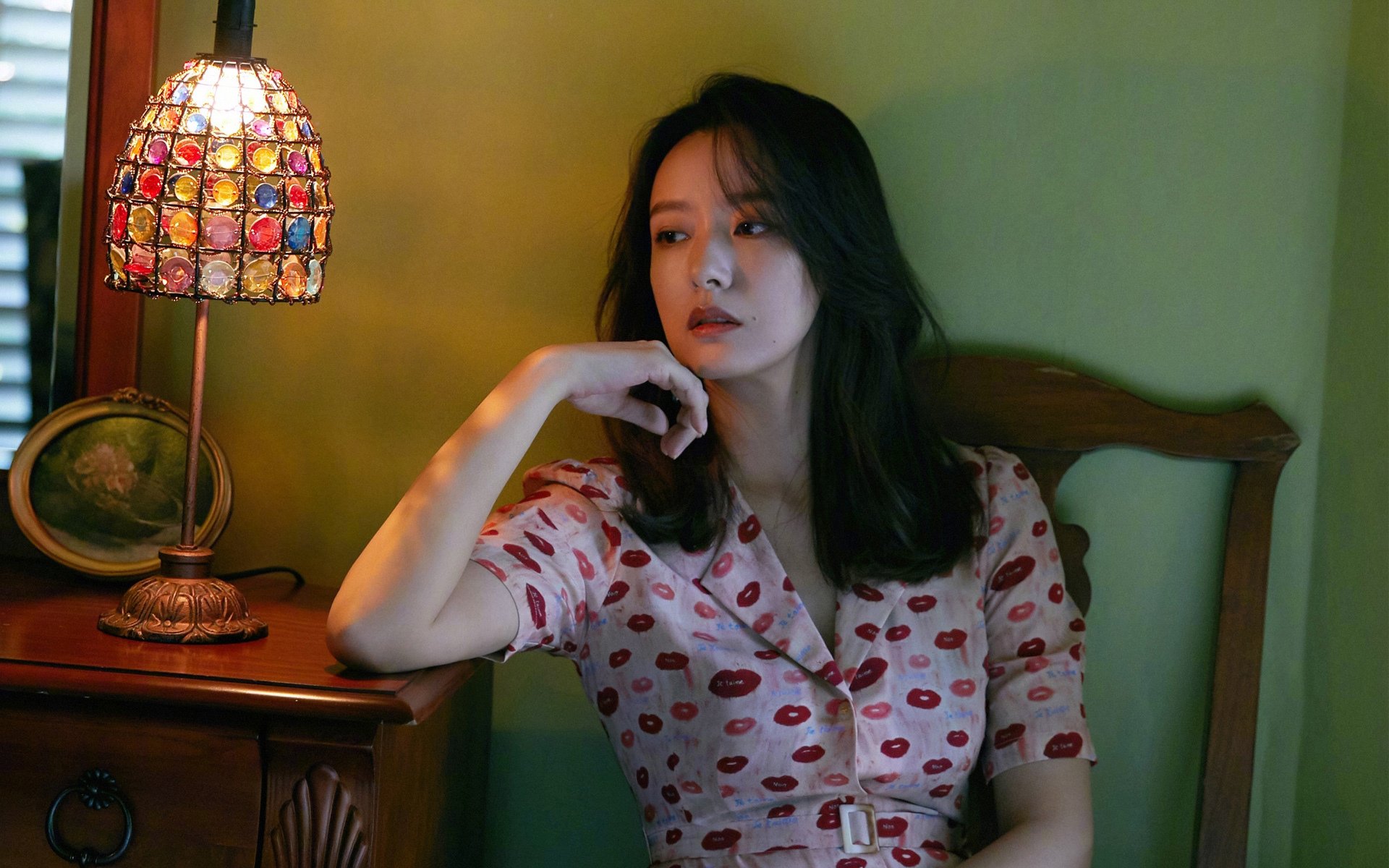 黑白直播免费体育直播-库里终场绝杀，快船逆转尼克斯赢得关键胜利