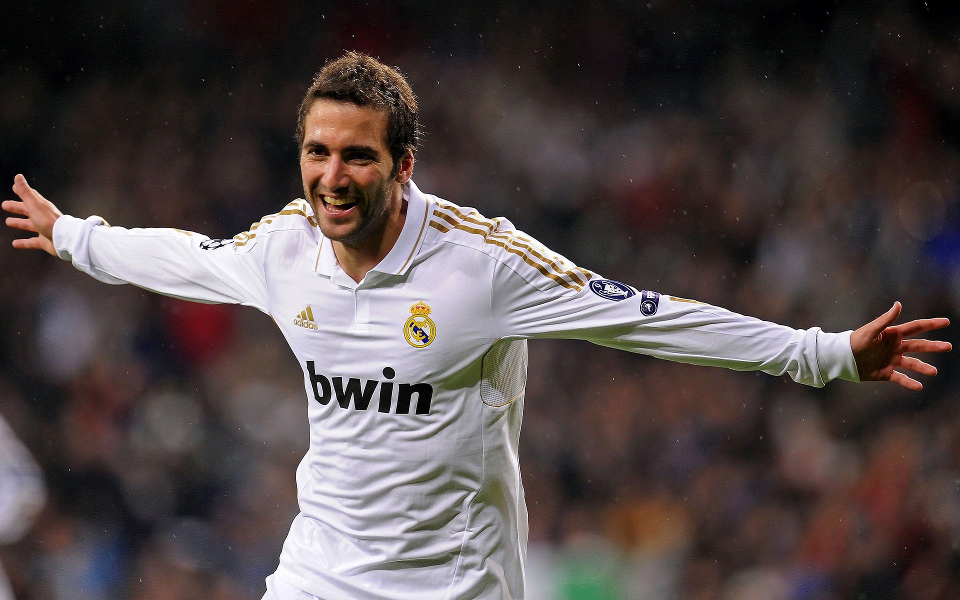 伊萨克闪耀！荷兰锋线双星联手压制马赛防线